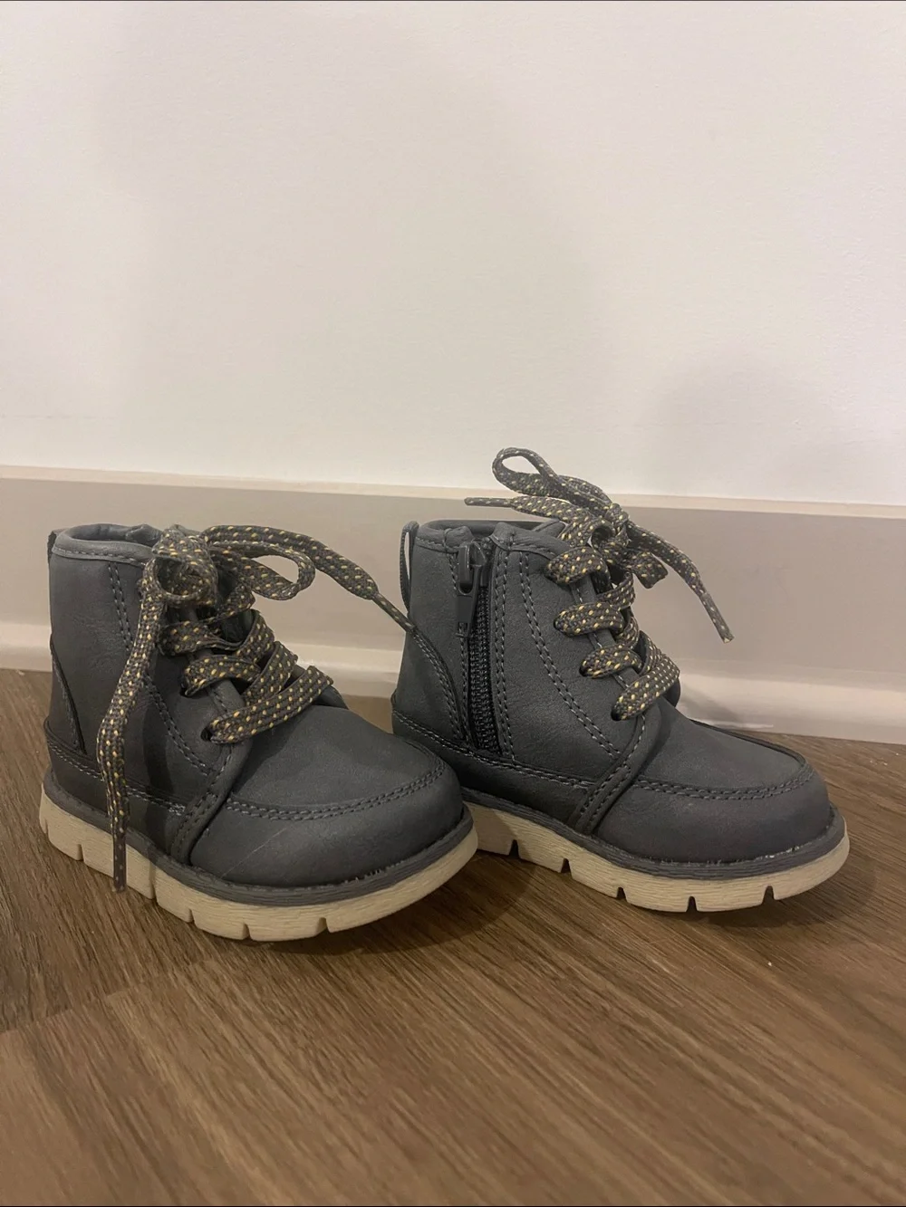 OshKosh B'gosh Dark Gray/Blue Ankle Boots with Yellow-Dotted Laces